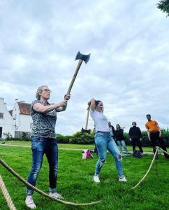 aktiviteter, teambuilding, yxkastning