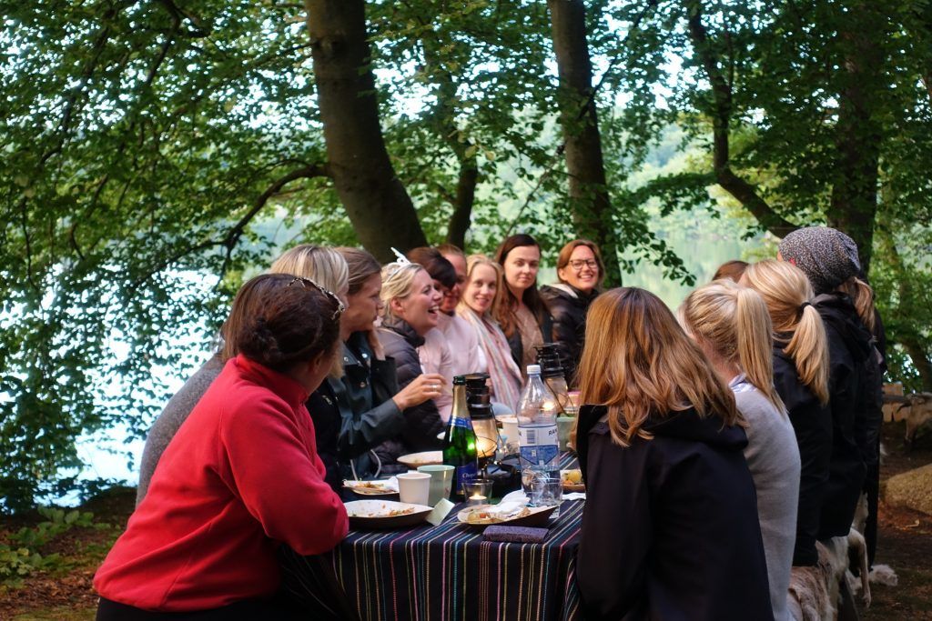 Tid att umgås under en möhippa, naturnära med roliga aktiviteter